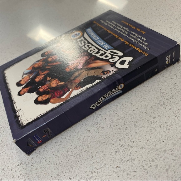 Season 1 of Degrassi - Picture 2 of 4